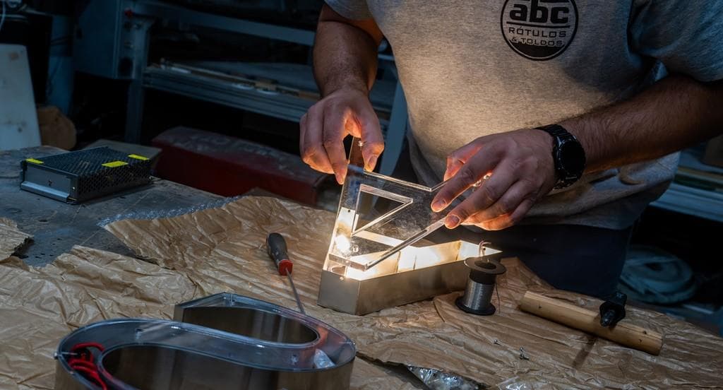 Rótulos luminosos, led y letras corpóreas en Pontevedra